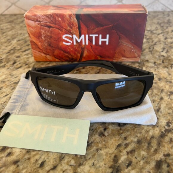 Smith Outlier 2 Sunglasses-Matte Black / Chromapop Polarized Gray Green Lens - Picture 11 of 11